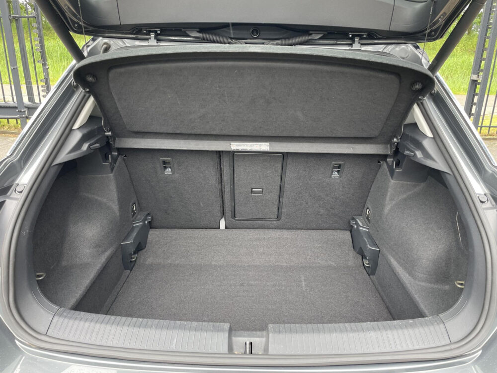 Volkswagen T-Roc 1.0 TSI Style Business | BTW ! ! | Panoramaschuif dak | Elk achterklep | Digital dashboard |