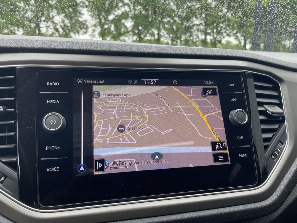 Volkswagen T-Roc 1.0 TSI Style Business | BTW ! ! | Panoramaschuif dak | Elk achterklep | Digital dashboard |
