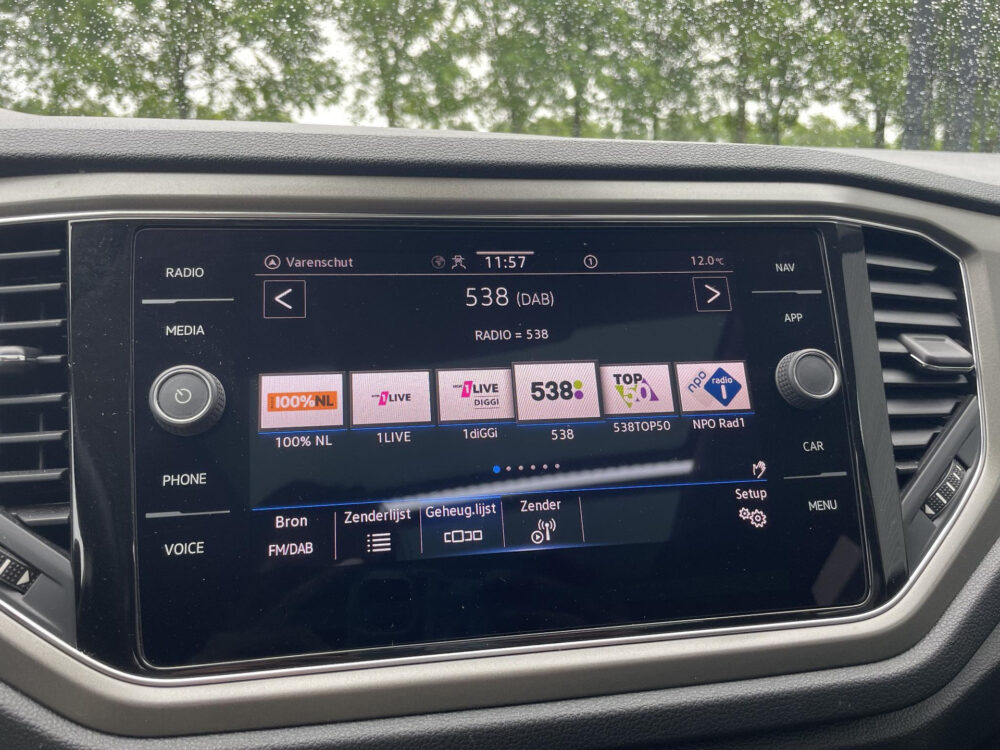 Volkswagen T-Roc 1.0 TSI Style Business | BTW ! ! | Panoramaschuif dak | Elk achterklep | Digital dashboard |