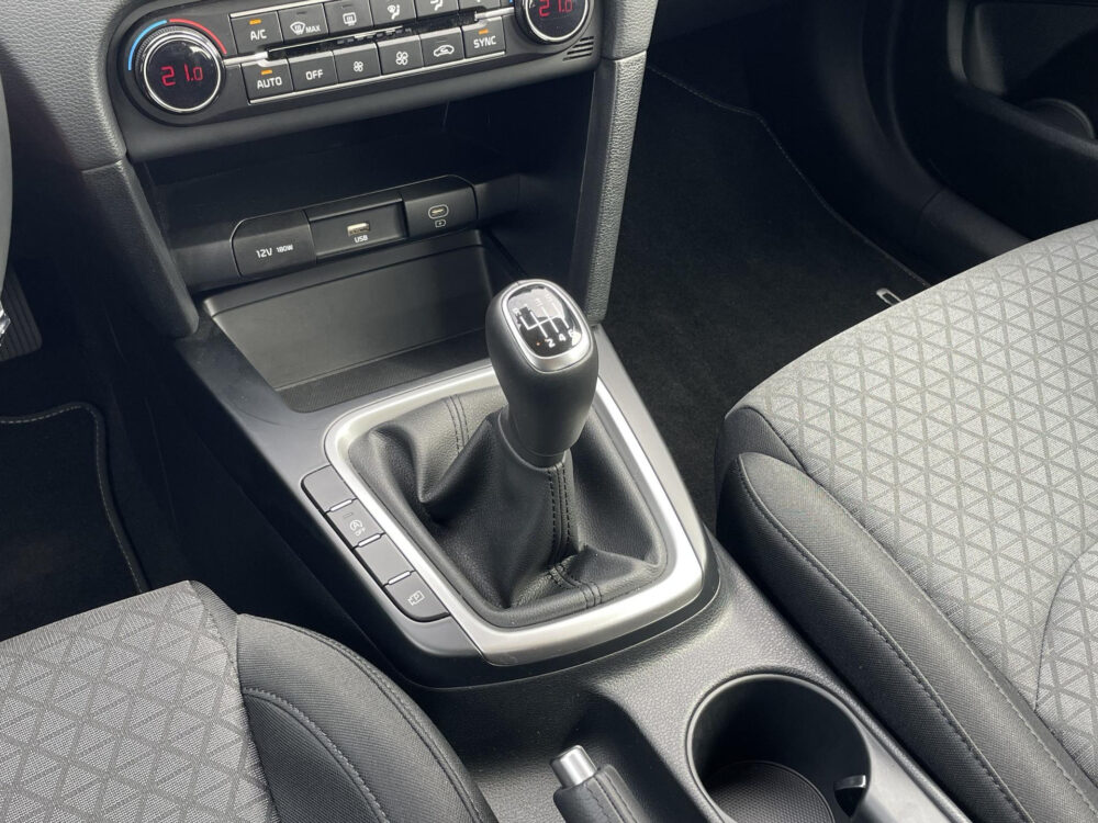 Kia Ceed 1.0 T-GDi ComfortLine | Carplay | Achteruitrijcamera | BTW !! |