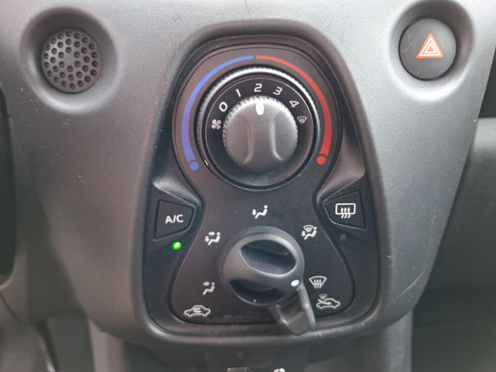 Toyota Aygo 1.0 VVT-i x-fun | BTW !! |LED verlichting | Airco | Hill hold | multifunctioneel stuurwiel