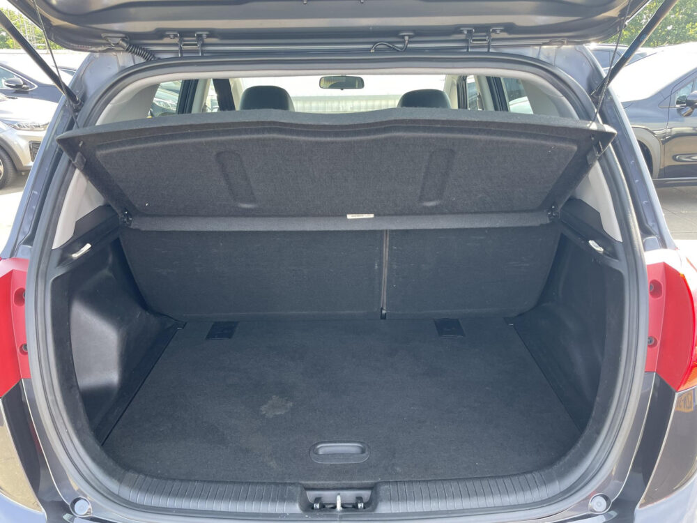 Kia Venga 1.4 CVVT First Edition | Navigatie | Lichtmetalen velgen | Achteruitrijcamera |