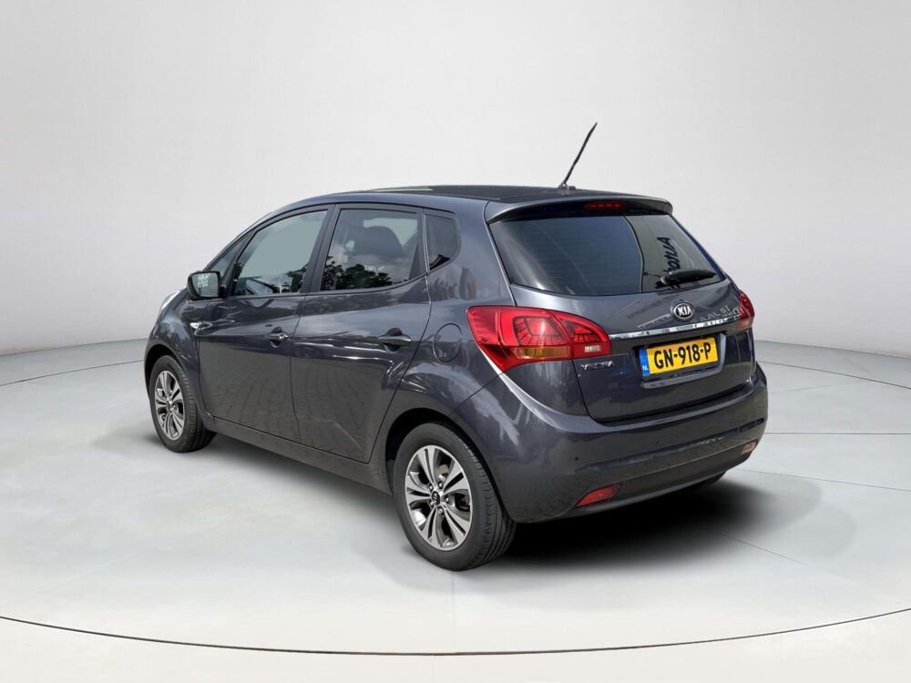 Kia Venga 1.4 CVVT First Edition | Navigatie | Lichtmetalen velgen | Achteruitrijcamera |