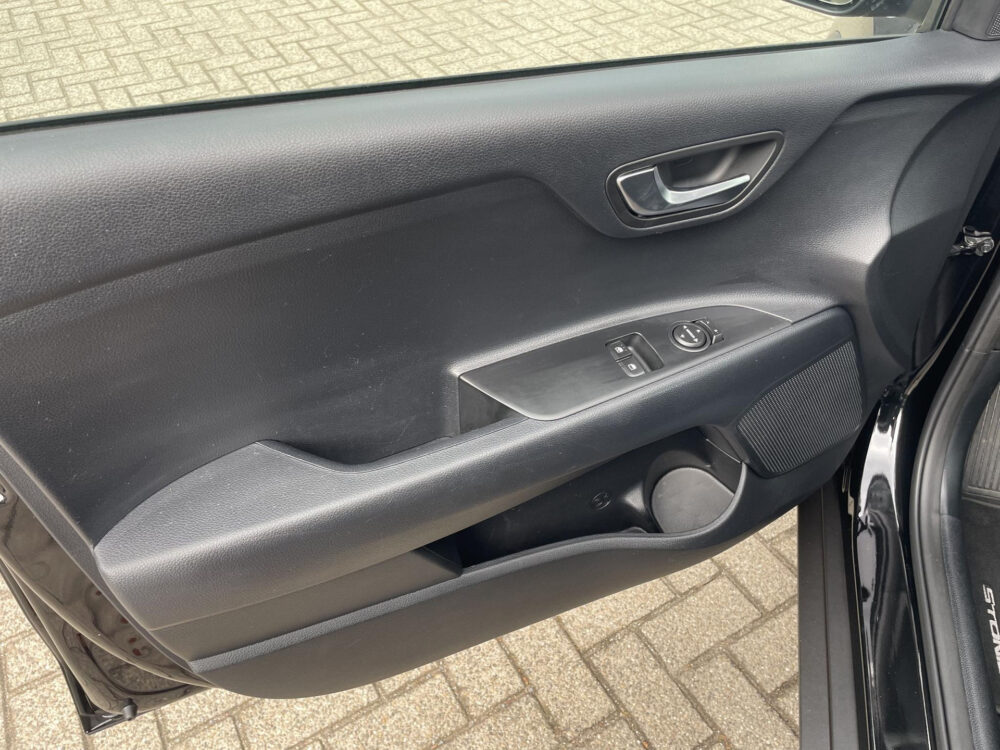 Kia Stonic 1.0 T-GDi MHEV DynamicLine | Navigatie | Achteruitrijcamera | Apple Carplay |