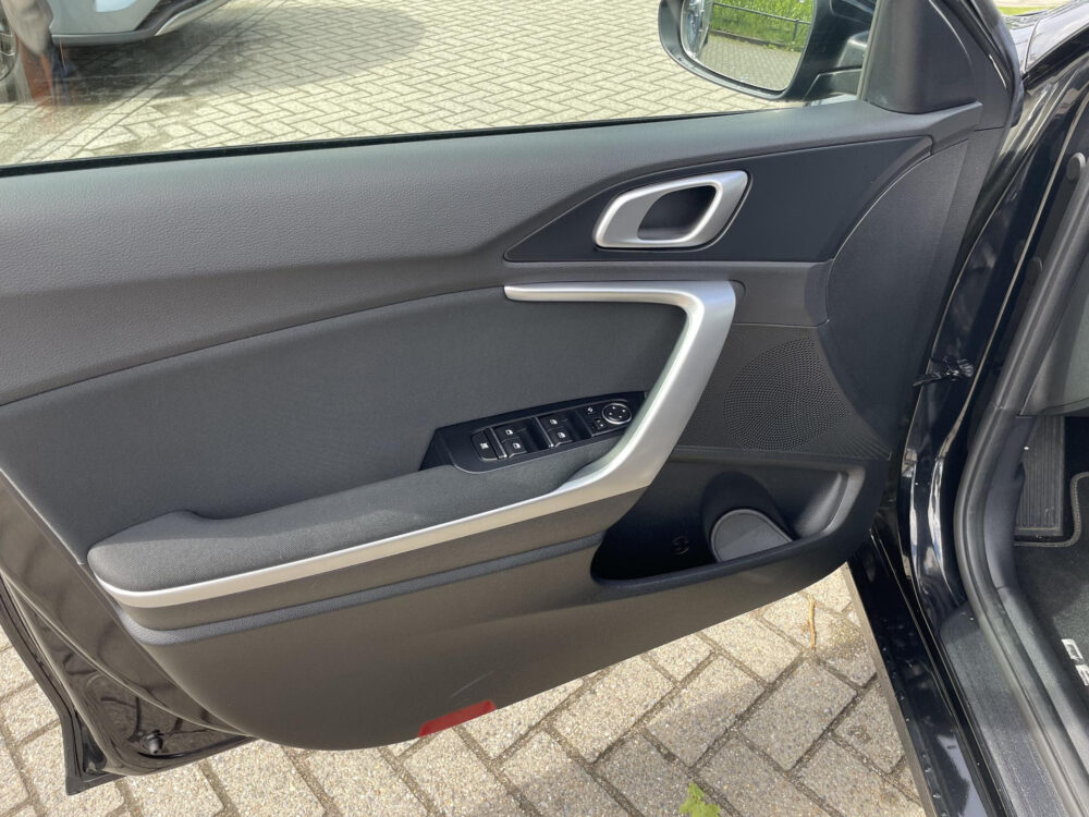 Kia Ceed 1.5 T-GDi MHEV DynamicLine | Climate control | Achteruitrijcamera | Cruise |