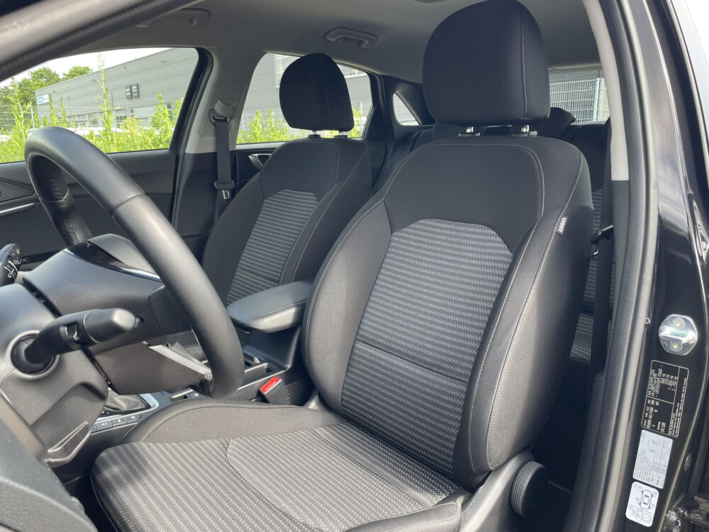 Kia Ceed 1.5 T-GDi MHEV DynamicLine | Climate control | Achteruitrijcamera | Cruise |