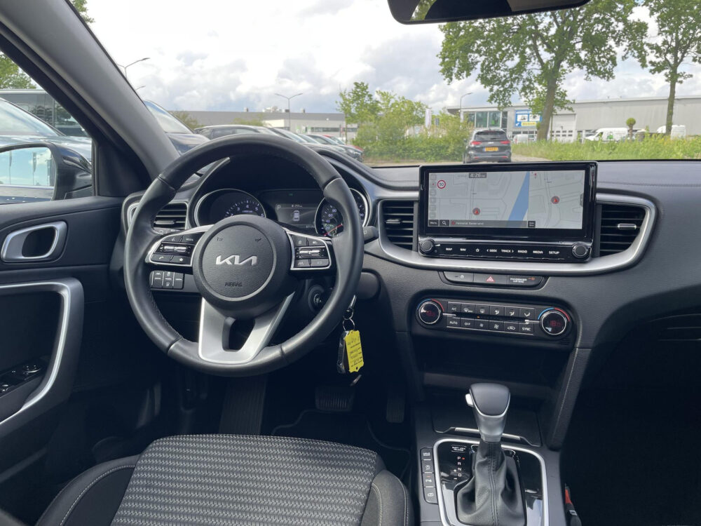 Kia Ceed 1.5 T-GDi MHEV DynamicLine | Climate control | Achteruitrijcamera | Cruise |