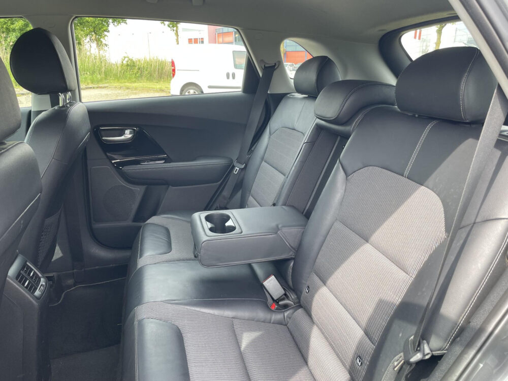 Kia Niro 1.6 GDi Hybrid First Edition | Trekhaak | Achteruitrijcamera |