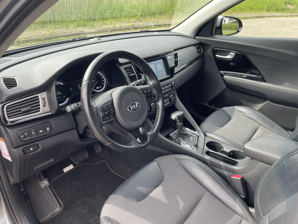 Kia Niro 1.6 GDi Hybrid First Edition | Trekhaak | Achteruitrijcamera |
