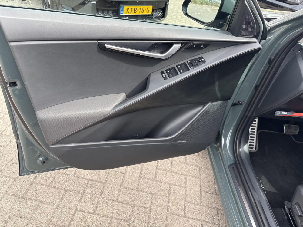 Kia Niro 1.6 GDi Hybrid ExecutiveLine | Stoel en stuur verwarming | Pano | Harman kardon |