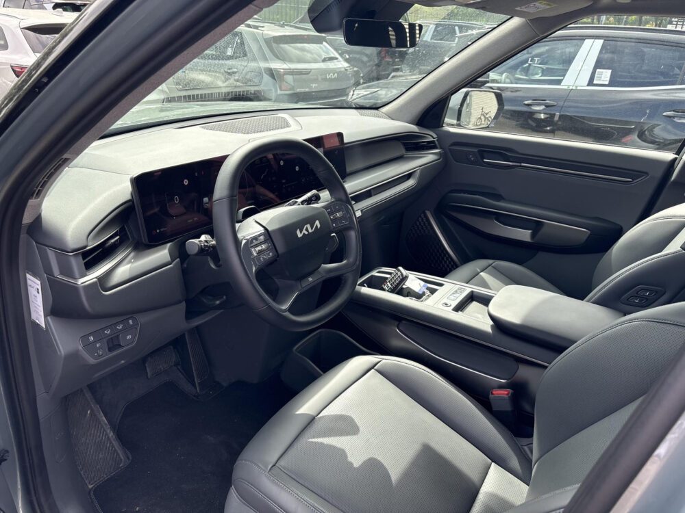 Kia EV9 First Edition 76.1 kWh | BTW !! | 7 persoons | 16.000km !!