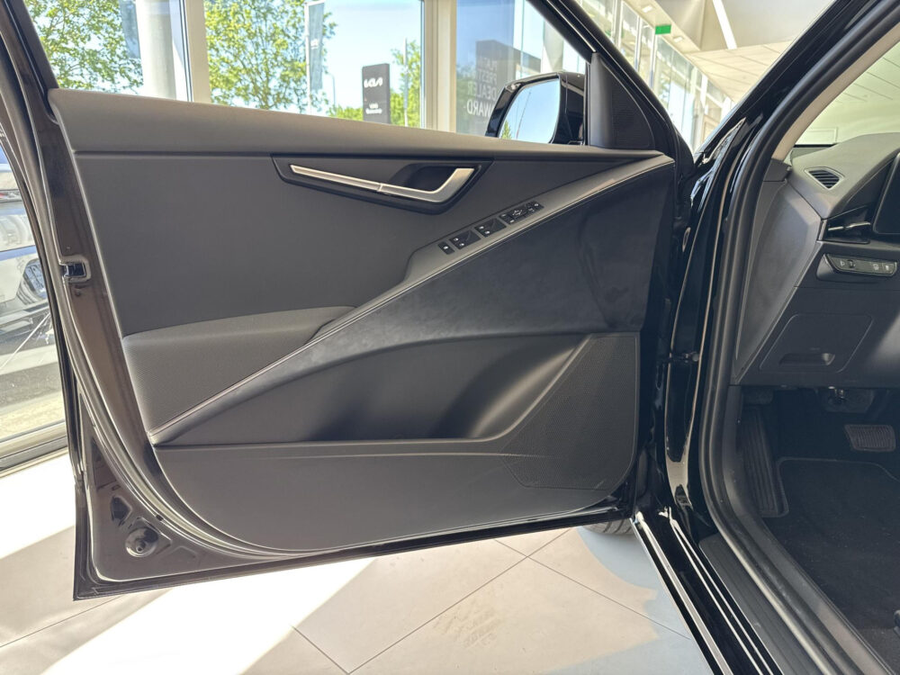 Kia Niro 1.6 GDi Hybrid DynamicLine | Nu met €3.000,- inruilpremie | Informeer naar de beschikbaarheid |