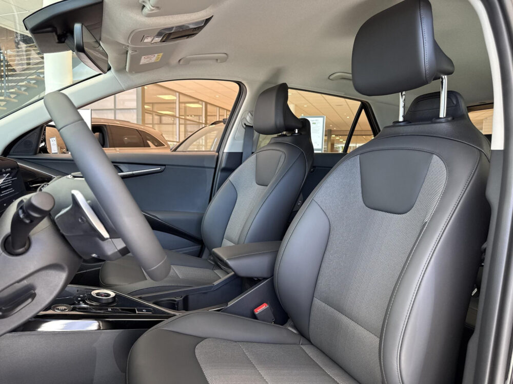 Kia Niro 1.6 GDi Hybrid DynamicLine | Nu met €3.000,- inruilpremie | Informeer naar de beschikbaarheid |