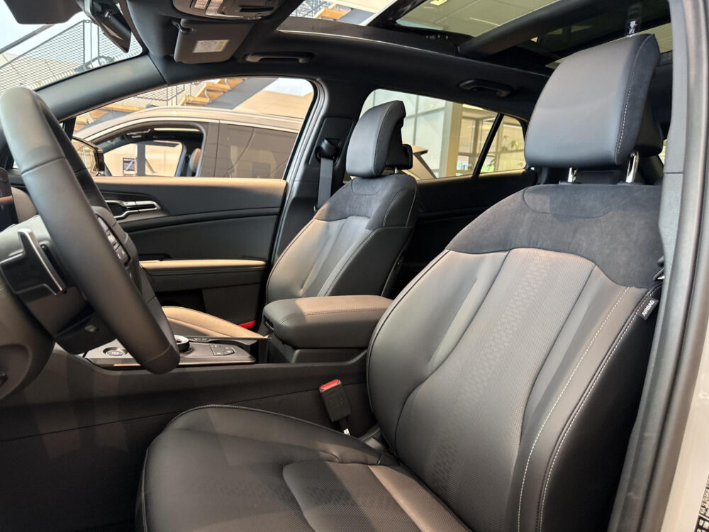 Kia Sportage 1.6 T-GDi Hybrid Black Edition Advanced | Nu met €3.000,- inruilpremie | Informeer naar de beschikbaarheid |