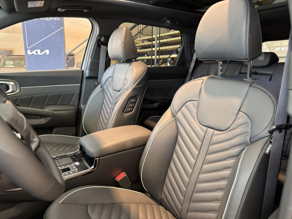 Kia Sorento 1.6 T-GDi Plug-in Hybrid 4WD ExecutiveLine 7p. | Tot 10 jaar garantie | Informeer naar de beschikbaarheid |
