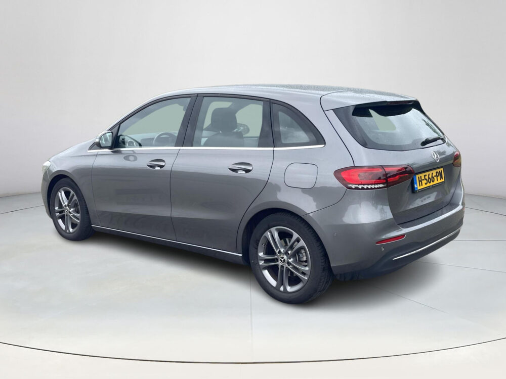 Mercedes-Benz B-klasse 180 Advantage | Achteruitrijcamera | Half leder | MBUX | Elektrische achterklep |