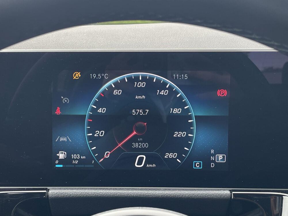 Mercedes-Benz B-klasse 180 Advantage | Achteruitrijcamera | Half leder | MBUX | Elektrische achterklep |