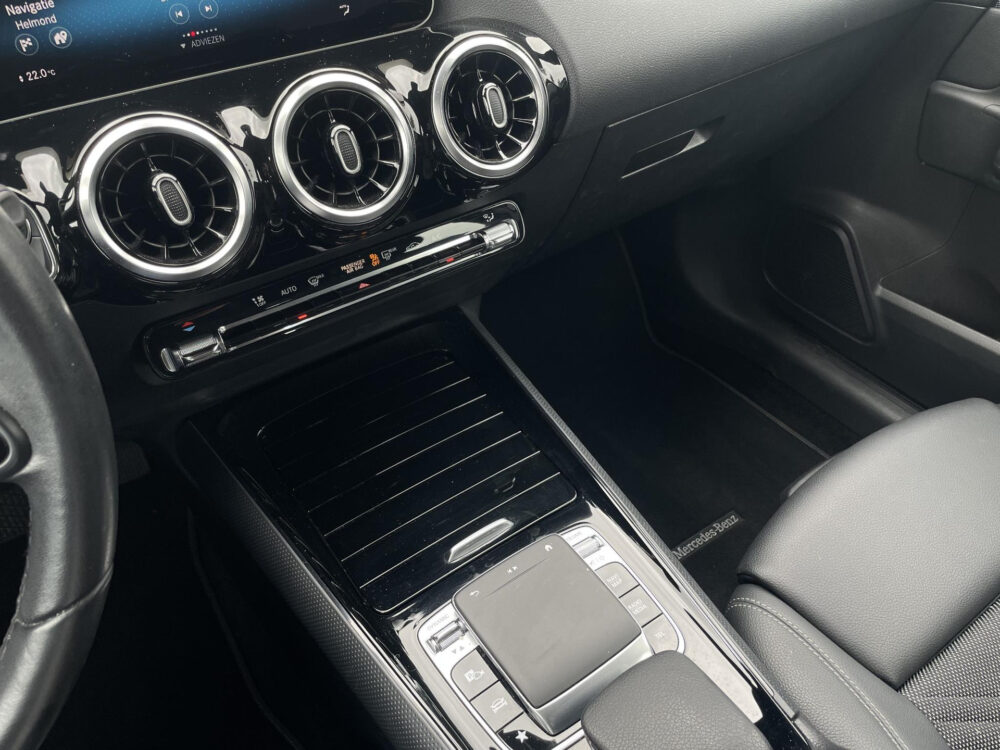 Mercedes-Benz B-klasse 180 Advantage | Achteruitrijcamera | Half leder | MBUX | Elektrische achterklep |