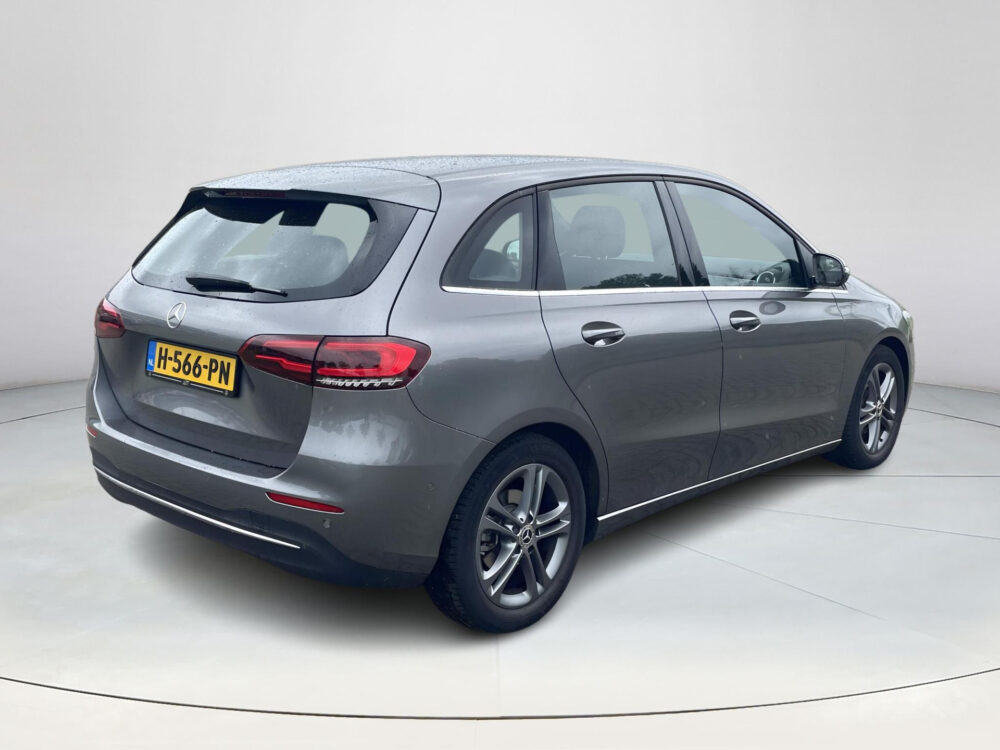 Mercedes-Benz B-klasse 180 Advantage | Achteruitrijcamera | Half leder | MBUX | Elektrische achterklep |