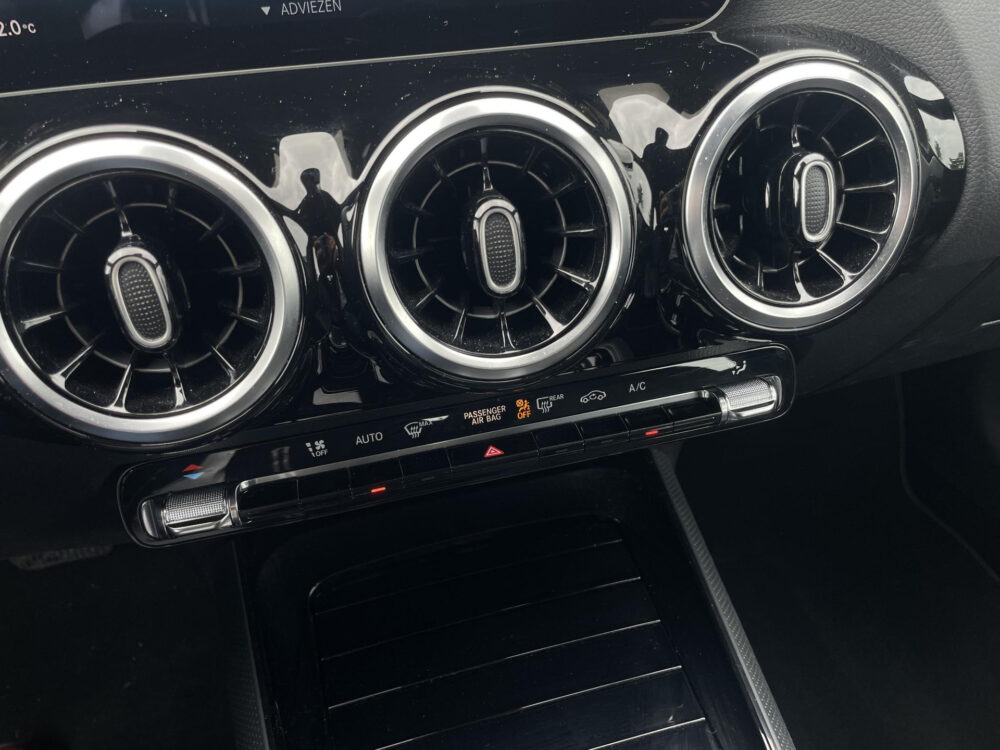 Mercedes-Benz B-klasse 180 Advantage | Achteruitrijcamera | Half leder | MBUX | Elektrische achterklep |
