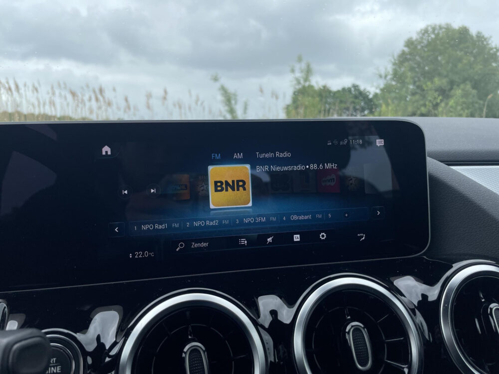 Mercedes-Benz B-klasse 180 Advantage | Achteruitrijcamera | Half leder | MBUX | Elektrische achterklep |