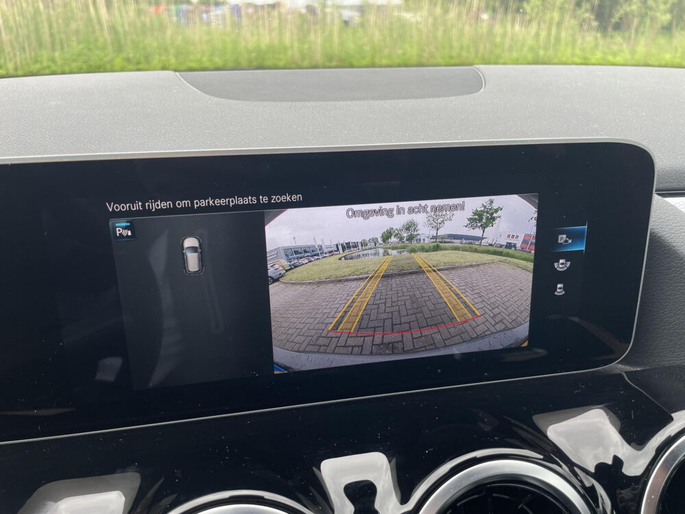 Mercedes-Benz B-klasse 180 Advantage | Achteruitrijcamera | Half leder | MBUX | Elektrische achterklep |