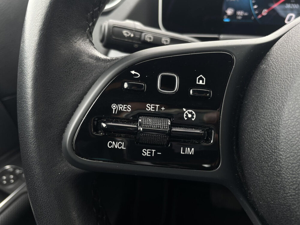 Mercedes-Benz B-klasse 180 Advantage | Achteruitrijcamera | Half leder | MBUX | Elektrische achterklep |