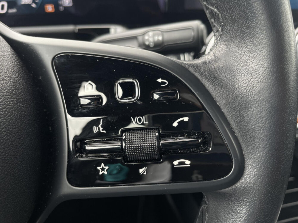 Mercedes-Benz B-klasse 180 Advantage | Achteruitrijcamera | Half leder | MBUX | Elektrische achterklep |