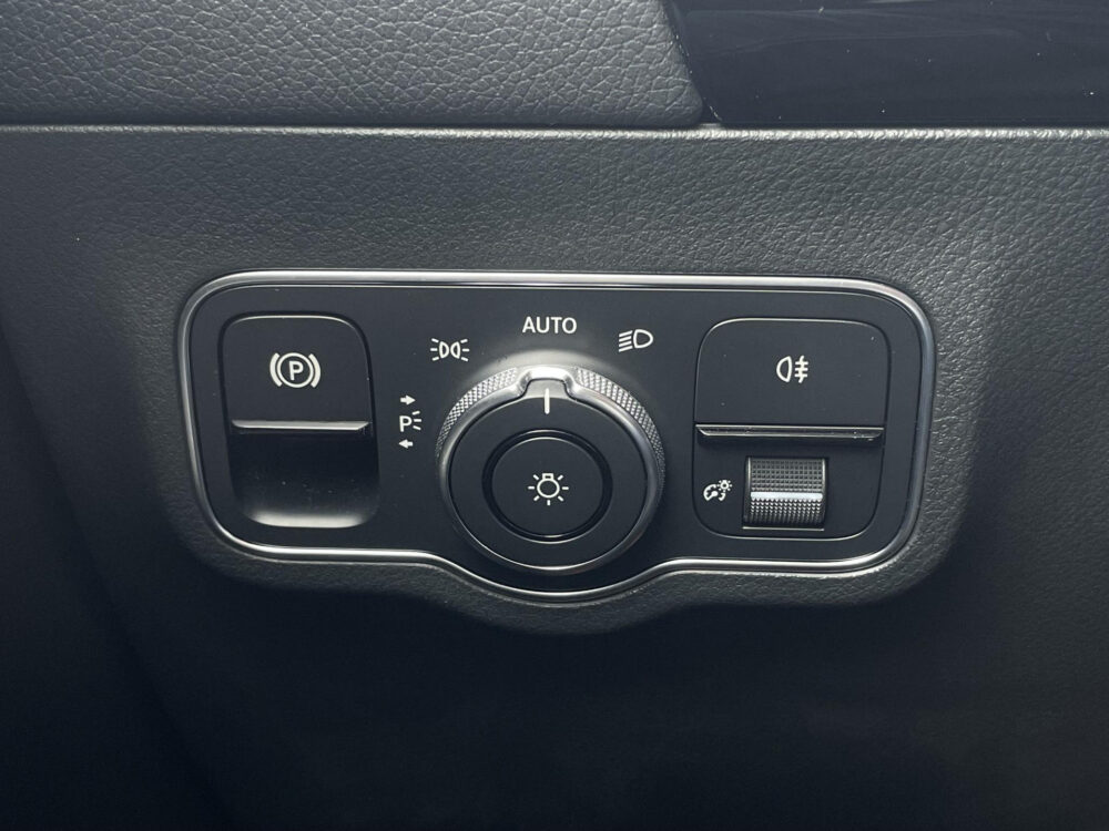 Mercedes-Benz B-klasse 180 Advantage | Achteruitrijcamera | Half leder | MBUX | Elektrische achterklep |