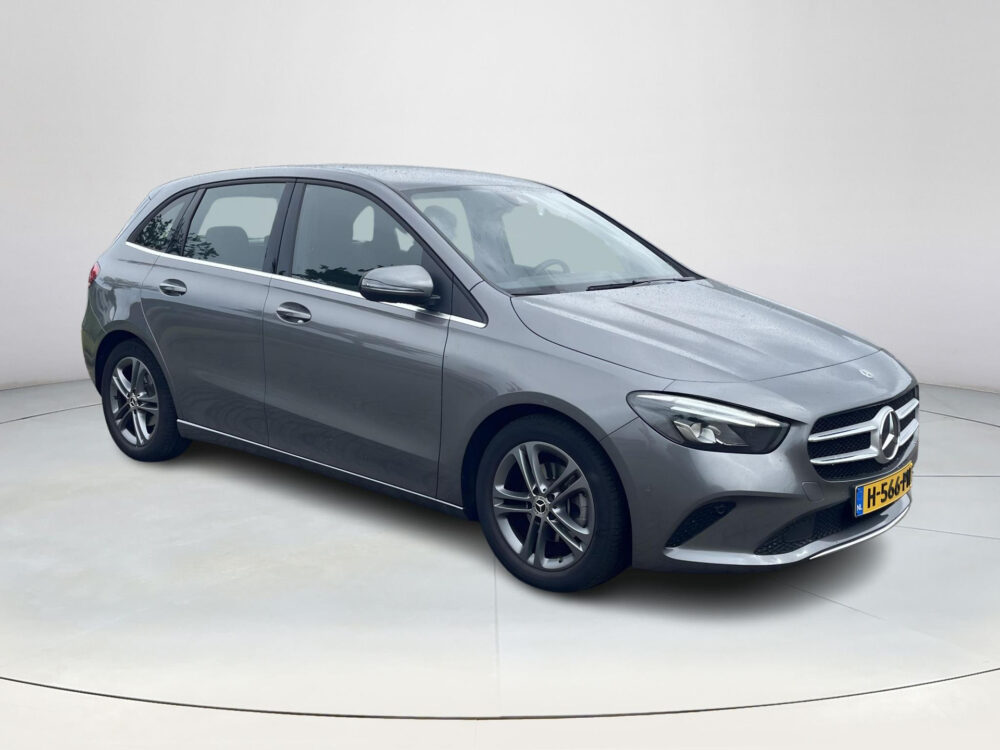 Mercedes-Benz B-klasse 180 Advantage | Achteruitrijcamera | Half leder | MBUX | Elektrische achterklep |