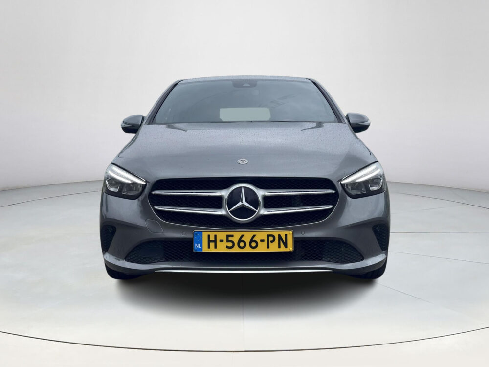 Mercedes-Benz B-klasse 180 Advantage | Achteruitrijcamera | Half leder | MBUX | Elektrische achterklep |