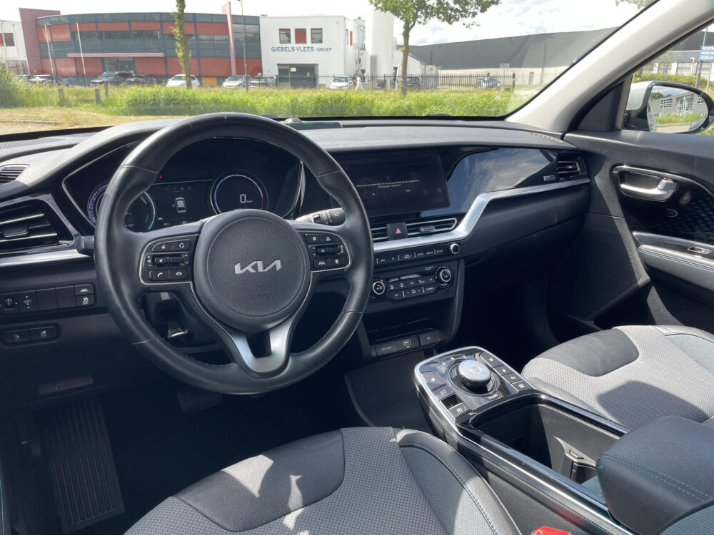 Kia e-Niro DynamicLine 64 kWh | Stoelverwarming | Achteruitrijcamera | Half leder |