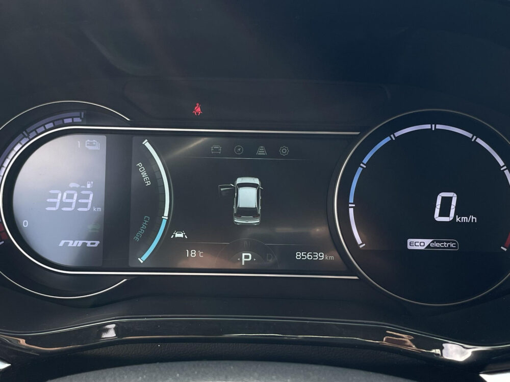 Kia e-Niro DynamicLine 64 kWh | Stoelverwarming | Achteruitrijcamera | Half leder |