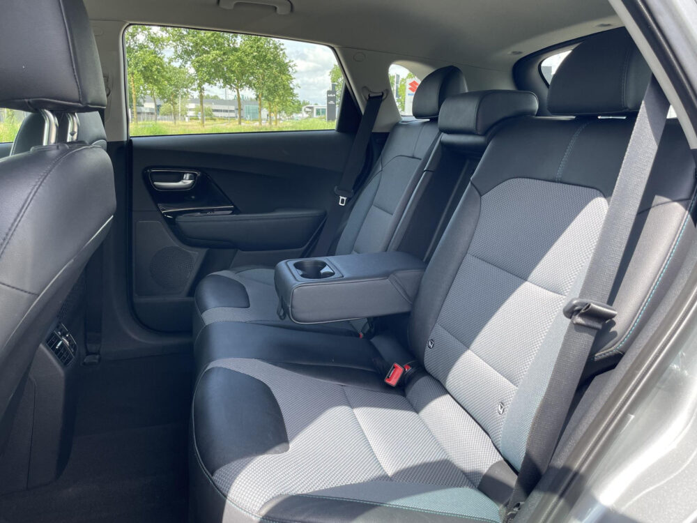 Kia e-Niro DynamicLine 64 kWh | Stoelverwarming | Achteruitrijcamera | Half leder |