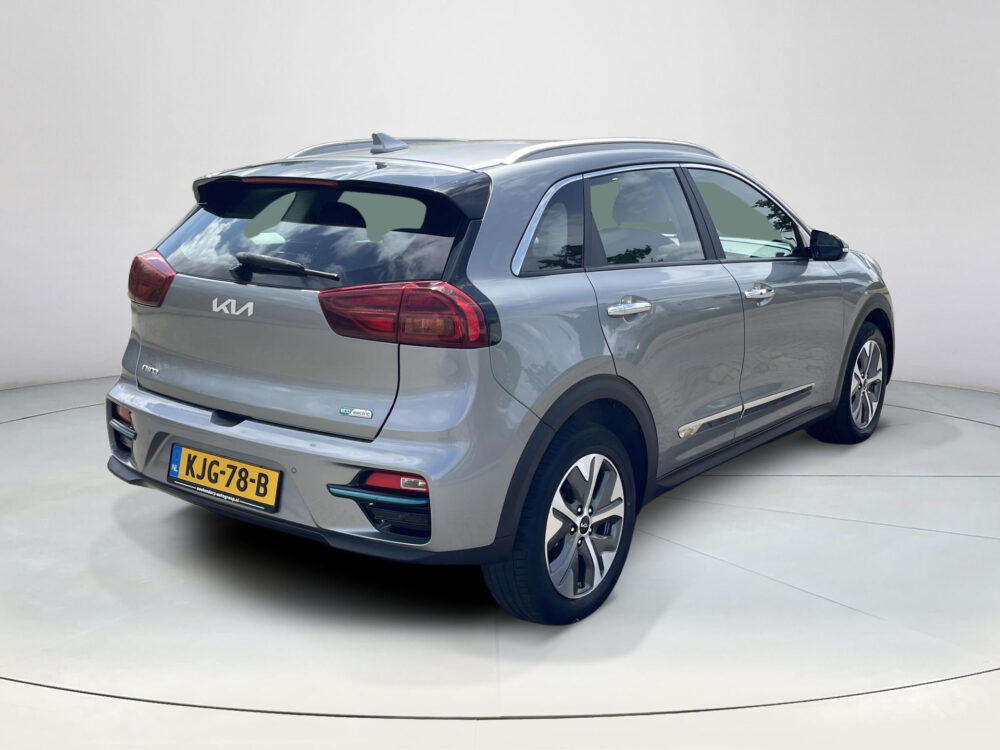Kia e-Niro DynamicLine 64 kWh | Stoelverwarming | Achteruitrijcamera | Half leder |