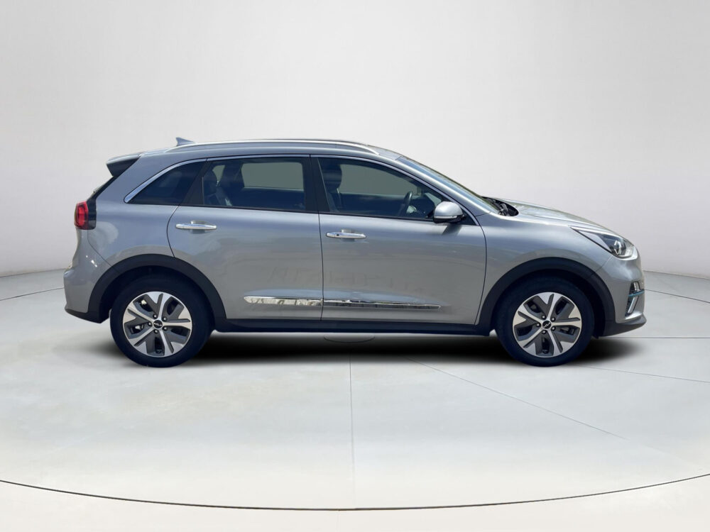 Kia e-Niro DynamicLine 64 kWh | Stoelverwarming | Achteruitrijcamera | Half leder |