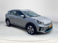Kia e-Niro DynamicLine 64 kWh | Stoelverwarming | Achteruitrijcamera | Half leder |