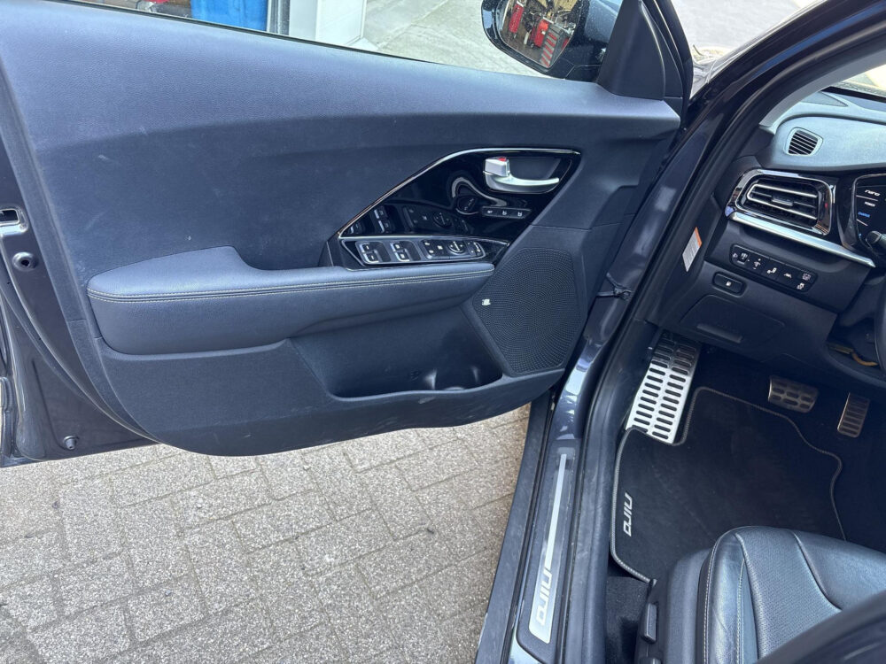 Kia Niro 1.6 GDi Hybrid ExecutiveLine | 1e Eigenaar | JBL | SchuifDak | 18inch | Trekhaak |Dealeronderhouden | Kia Garantie |