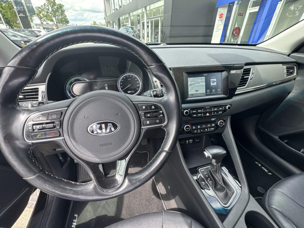 Kia Niro 1.6 GDi Hybrid DynamicPlusLine Leder Stoelverwarming Stuurverwarming navigatie Camera trekhaak
