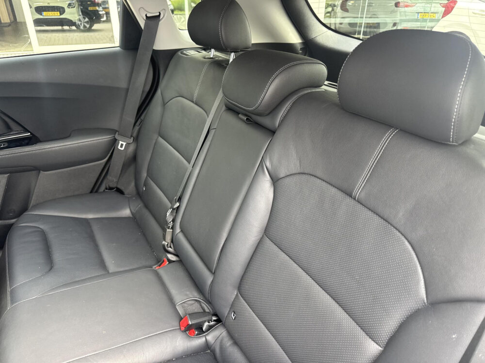 Kia Niro 1.6 GDi Hybrid DynamicPlusLine Leder Stoelverwarming Stuurverwarming navigatie Camera trekhaak