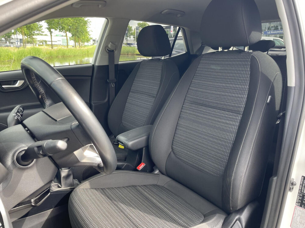 Kia Stonic 1.0 T-GDi DynamicPlusLine | Climate control | Achteruitrijcamera | Navigatie | Apple carplay |