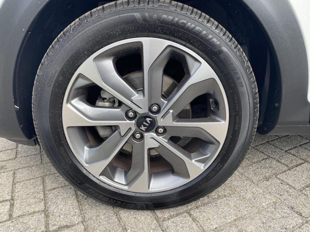 Kia Stonic 1.0 T-GDi DynamicPlusLine | Climate control | Achteruitrijcamera | Navigatie | Apple carplay |