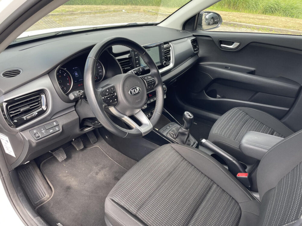 Kia Stonic 1.0 T-GDi DynamicPlusLine | Climate control | Achteruitrijcamera | Navigatie | Apple carplay |
