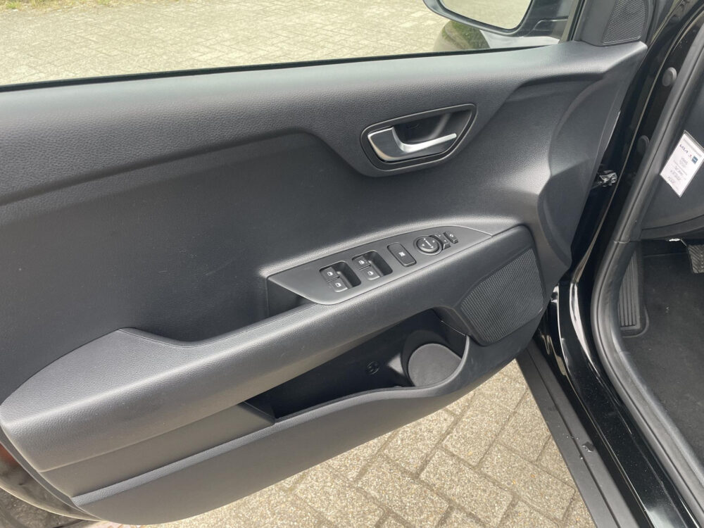 Kia Stonic 1.0 T-GDi MHEV DynamicPlusLine | Climate control | Apple carplay | Achteruitrijcamera |