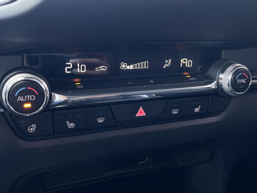Mazda CX-30 2.0 e-SkyActiv-G M Hybrid Comfort Automaat Leder trekhaak stoelverwarming stuurverwarming dodehoek detectie