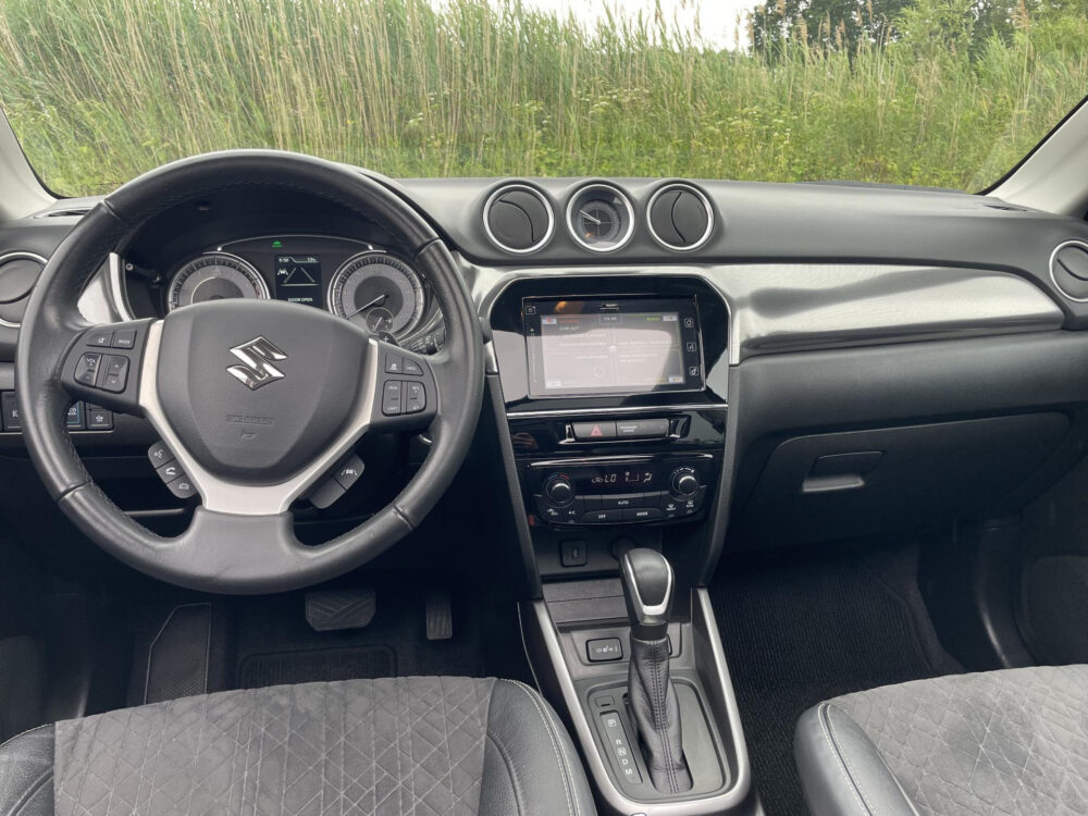 Suzuki Vitara 1.5 Hybrid Style | Panorama schuif dak | Achteruitrijcamera | Stoelverwarming |