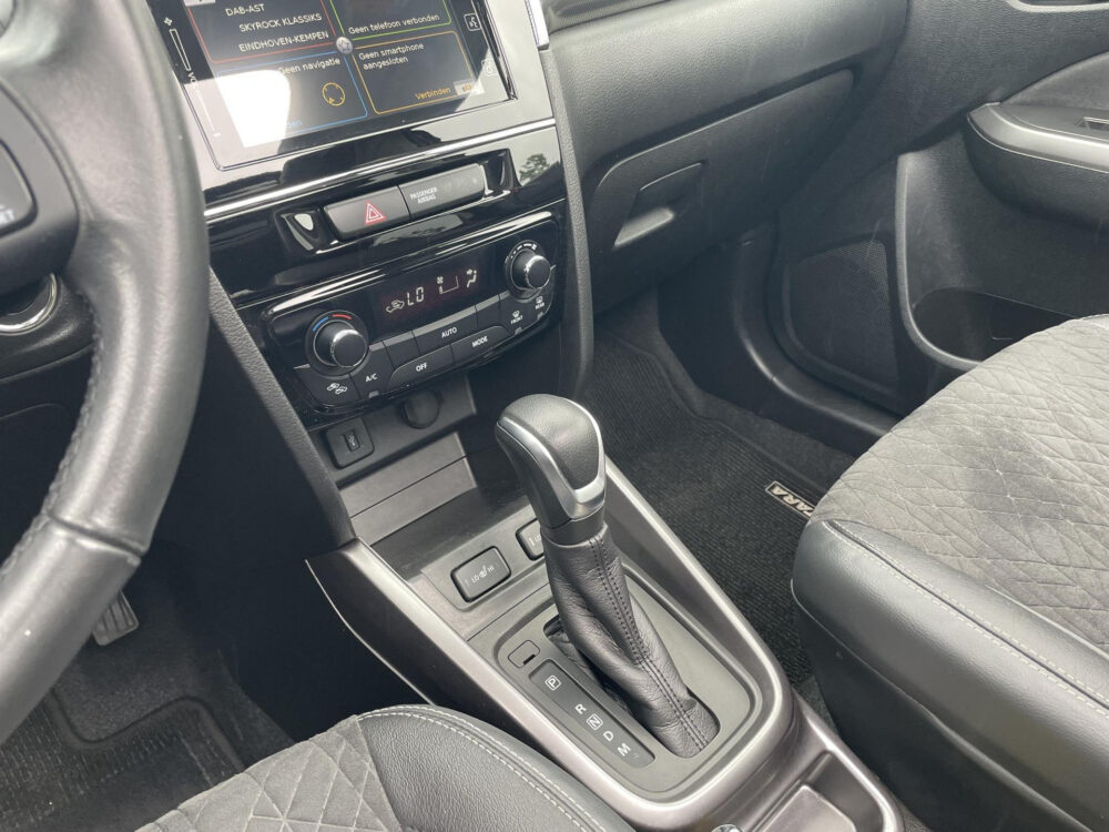 Suzuki Vitara 1.5 Hybrid Style | Panorama schuif dak | Achteruitrijcamera | Stoelverwarming |