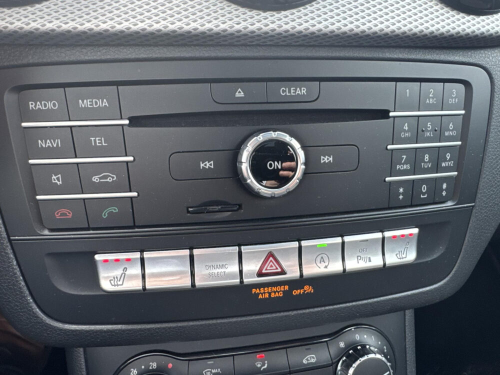 Mercedes-Benz B-klasse 200 Prestige Panoramadak Stoelverwarming Navigatie