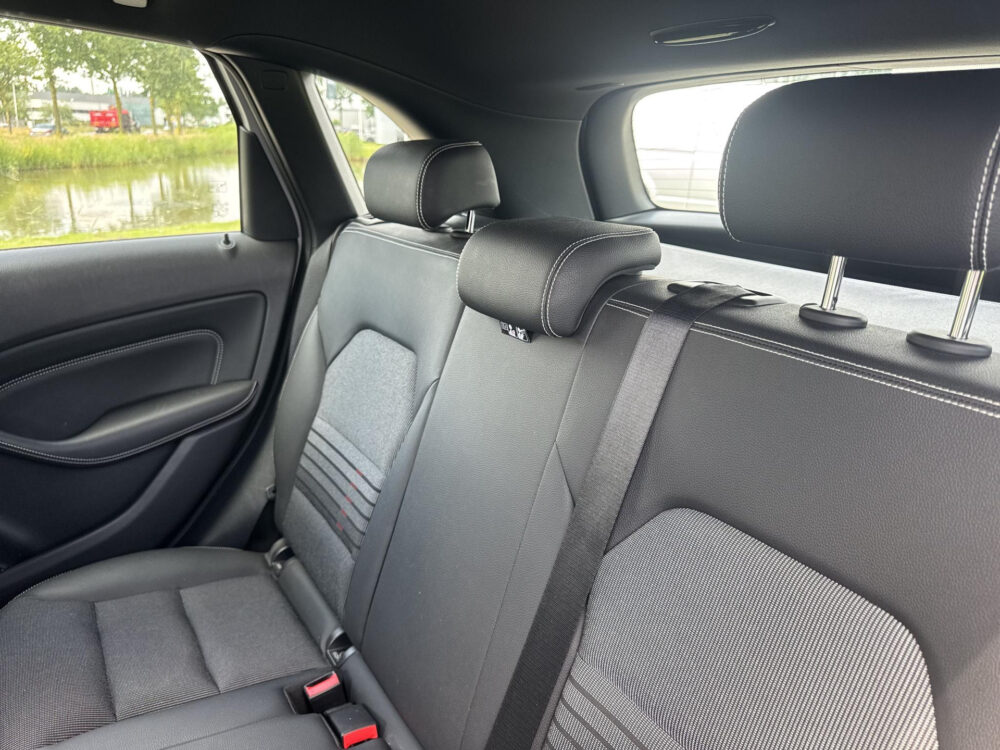 Mercedes-Benz B-klasse 200 Prestige Panoramadak Stoelverwarming Navigatie