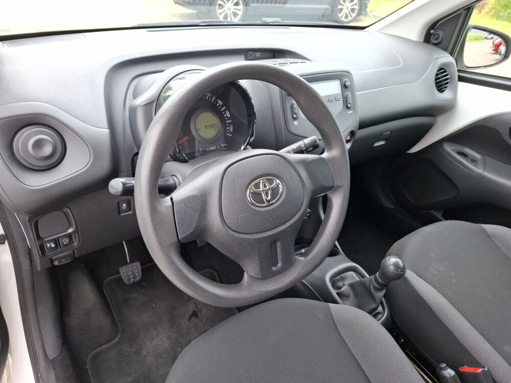 Toyota Aygo 1.0 VVT-i x | hill hold | cruise control |